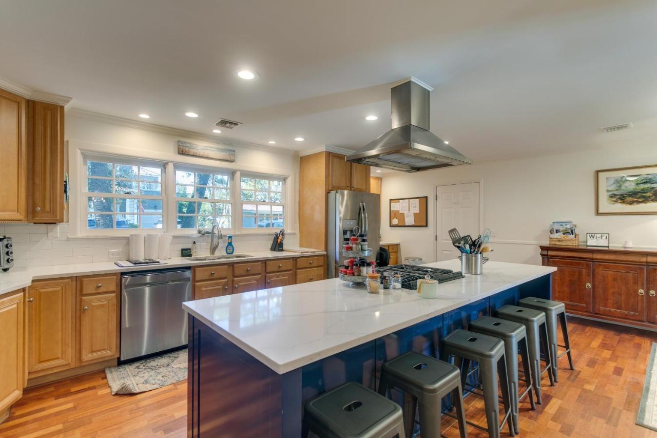 Spacious St Simons Island Vacation Rental With Pool! St. Simons Island 외부 사진